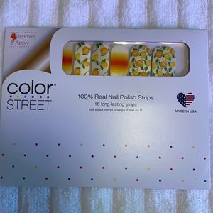 Color street in Squeeze the day